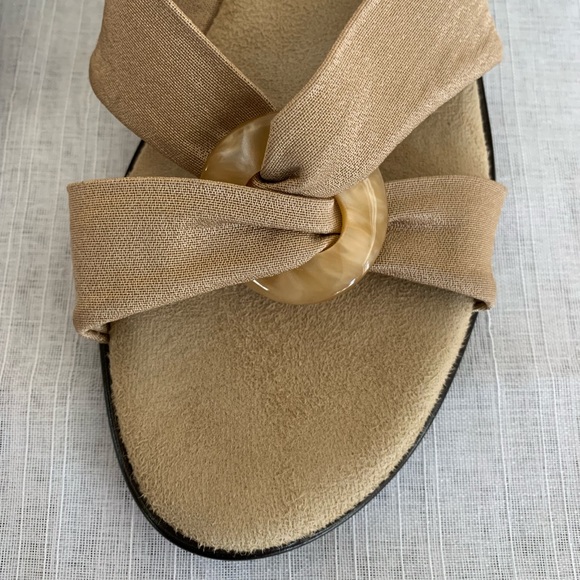 New Italian handmade Slides with Buckle 9M 
Wedges
Size: US 9M - Picture 8 of 9